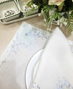 Juego de Manteles Individuales y Servilletas Bordados Lavables al por Mayor, Color Verde Claro con Flores, Manteles Individuales de Lino Blanco con Dobladillo para el Hogar, Bodas y Eventos - Product Image 4