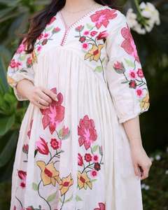 Robe de soirée et de tous les jours de créateur, brodée, avec doublure en microfibre et rayonne, longueur 50 pouces - Product Image 3