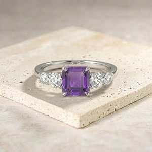 Bague de fiançailles en améthyste naturelle, argent sterling 925, améthyste carrée octogonale avec pierres latérales, cadeau de février - Product Image 1