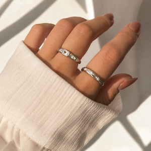 Anillo de Plata de Ley 925 con Engaste Empotrado, Bisel con Corte Esmeralda, Anillo de Boda con Diamante, Anillo de Compromiso Clásico con Moissanita para Mujer - Product Image 3