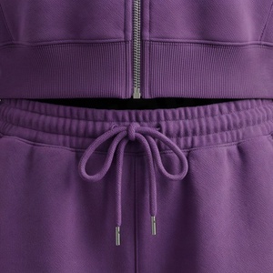 Conjunto de 2 Piezas para Mujer, Sudadera con Capucha y Pantalones Cortos de Felpa, con Diseño de Flores Bordadas, Ropa Casual de Primavera/Verano - Product Image 5