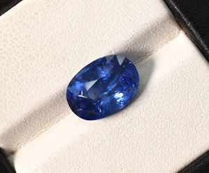 Saphir bleu royal naturel du Sri Lanka de 4,40 carats, 11,5 x 8 x 5,5 mm, pierre précieuse non montée - Product Image 2