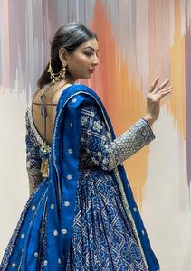 Chaniya Choli de Seda Real Rusa con Bordado a Mano con Espejos, Dupatta de Chinnon, Diseño de Diseñador, para Bodas y Navratri, para Mujer - Product Image 3