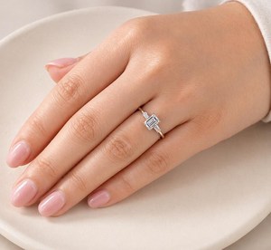 Bague de mariage en or massif 10K 14K 18K avec trois diamants de laboratoire certifiés IGI, émeraudes et diamants taille baguette, vente en gros - Product Image 6