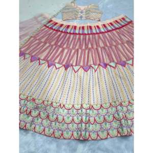 Accesorios Étnicos de Diseño, Lehenga Choli y Dupatta Bordados con Trabajo de Hilo - Product Image 5