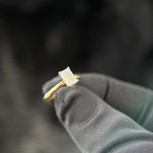 Anillo de Diamantes con Corte Esmeralda en Oro Amarillo de 14K, 1.00 Quilates, Color E, VVS2, Certificado IGI, Chapado en Rodio, Joyería para Regalo de Boda o Fiesta - Product Image 3