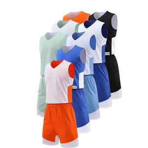 เสื้อบาสเก็ตบอลแบบกลับด้านได้สำหรับผู้ชาย รุ่น Shooting Star สำหรับผู้ใหญ่ แบบไม่มีแขน พร้อมกางเกงขาสั้น ผลิตจากโพลีเอสเตอร์ 100% ระบายความชื้นได้ดี - Product Image 1