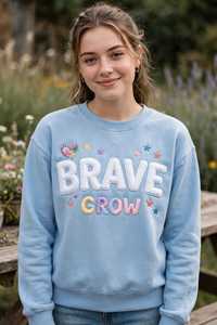 Sudadera de Mujer, Cuello Redondo, Azul Claro, Oversize, 100% Algodón, con Bordado de la Letra Brave Grow - Product Image 5