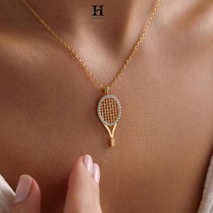 Pendentif Raquette de Tennis Diamantée de Luxe en Or Massif 10K 14K, Collier Breloque Scintillant Thème Sportif, Bijou Fin, Cadeau pour Elle - Product Image 3