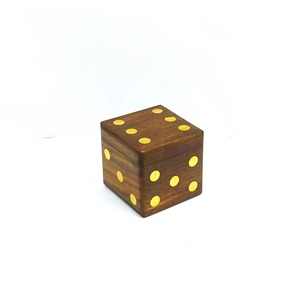 Boîte de rangement artisanale en bois, petite et carrée, en forme de dés, avec motif bois et ensemble de cinq pour le rangement et l'organisation à domicile - Product Image 3