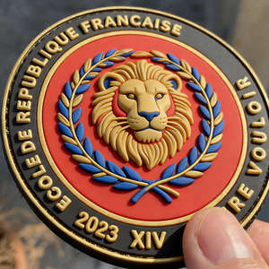 Étiquette de vêtement personnalisée en silicone PVC 3D, logo en relief, à coller au fer - Product Image 1
