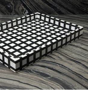 Plateau décoratif en résine Tessara, design géométrique triangulaire incrusté, fait main pour la décoration intérieure, table basse, salle à manger et cadeaux - Product Image 1