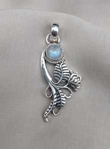 Colgante de Piedra Lunar Arcoíris de Plata de Ley 925, Joyería de Piedras Preciosas Naturales Hecha a Mano, Proveedor Mayorista - Product Image 5