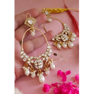Hermosos pendientes de circonita con diamantes, elegantes y a la moda, en tono plateado, para mujer, colección para fiestas. - Product Image 2