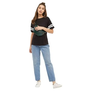 เสื้อยืดผู้หญิงคอกลมแขนสั้น พิมพ์โลโก้แบรนด์ของคุณเองได้ - Product Image 2