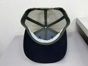 Gorras Trucker Personalizadas con Logotipo Bordado en 2D, Gorras Trucker con Malla Negra/Olivada, Fabricadas en Vietnam - Product Image 5