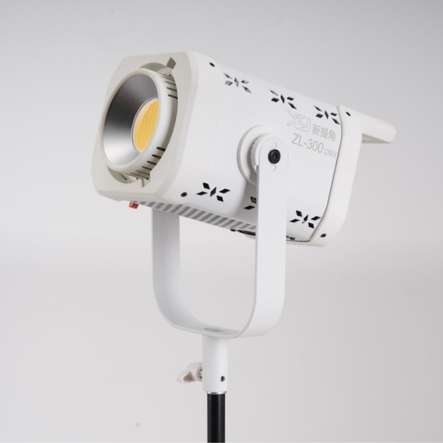 White Housing COB LED Video Light Bowens Mount Bi-Color Studio Fill DMX//APP Control for Live Stream Portrait Shooting
