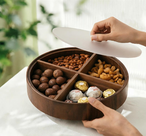 Boîte en bois naturel faite à la main pour fruits secs, avec couvercle en verre et compartiments séparés pour noix et amandes - Product Image 1