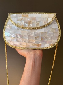 Bolso de Mano de Resina Hecho a Mano con Cadena, Correa para el Hombro, Patrón a Cuadros Blanco y Negro, Regalo para Bodas y Fiestas - Product Image 3