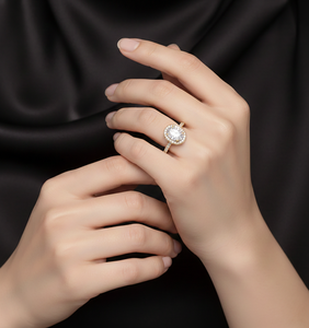 Anillo de Compromiso con Diamante Ovalado de 2 Quilates Cultivado en Laboratorio, Oro Sólido de 10K, Banda Pavé, Moderno para Mujer, Fiesta, Boda, Aniversario - Product Image 3