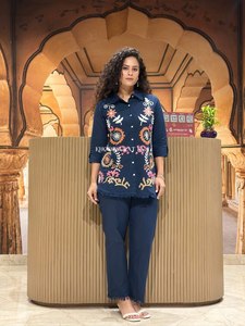 Nuevo Conjunto de Salwar Kameez de Algodón Slub de Diseñador Tesla con Bordado y Encaje Fumka, Estilo Moderno para Fiestas y Eventos - Product Image 4
