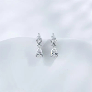 Pendientes Delicados Cultivados en Laboratorio, Color F Premium, Corte Pera, 3.5 Quilates, Claridad VVS VS, Corte Excelente, HPHT, Par de Pendientes al por Mayor - Product Image 1