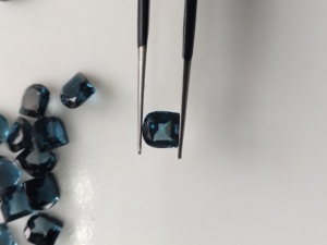 Topaze bleue de Londres naturelle, 6 mm, taille fantaisie, facettée, pierre précieuse en vrac pour la fabrication de bijoux - Product Image 4