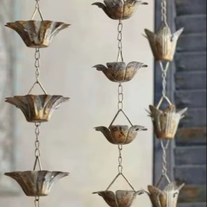 Cadena de lluvia metálica de diseño imaginativo, la más vendida, reemplaza los bajantes tradicionales con una elegancia escultural. - Product Image 5