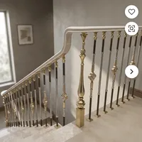 Rampe d'escalier de luxe en or blanc et noir avec balustres décoratifs élégants pour un style d'intérieur moderne en marbre