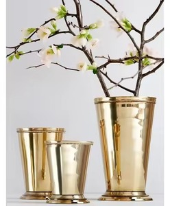 Jarrón de flores metálico decorativo clásico, elegante jarrón floral para decoración de interiores del hogar. - Product Image 1