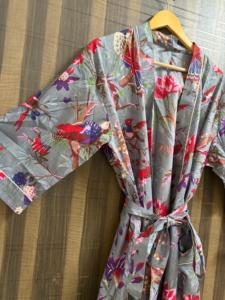 Bata de algodón con estampado de pájaros para mujer, kimono hecho a mano con diseño floral, bata de spa ligera, ropa de descanso, cuello en V para damas de honor - Product Image 6