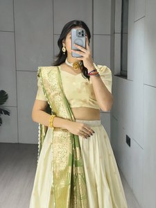Ensemble de lehenga Paithani haut de gamme avec bordure florale en zari et dupatta en satin de créateur – Idéal pour les mariages et les fêtes - Product Image 5
