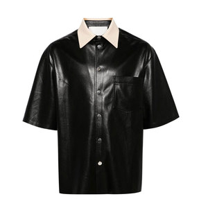 เสื้อเชิ้ตหนังผู้ชายทรงคลาสสิก วัสดุพรีเมียม เนื้อผ้านุ่ม เหมาะสำหรับใส่ลำลอง ใส่ทำงาน และใส่ในช่วงเย็น - Product Image 1