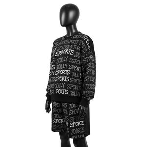 Conjunto de Sudadera y Pantalones Cortos de Felpa Francesa de Algodón y Poliéster para Mujer, Negro y Blanco, con Logotipo Estampado en Toda la Superficie - Product Image 4