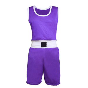 Ensemble débardeur et short de boxe violet avec ceinture blanche, vêtements d'entraînement confortables en polyester pour toutes les saisons - Product Image 1