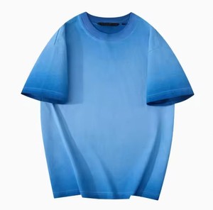 เสื้อยืดผู้ชายทรงสลิมฟิต ผ้าฝ้าย 100% คอวี ล้างสีแบบแอซิดวอช สวมใส่สบาย ระบายอากาศได้ดี เป็นมิตรกับสิ่งแวดล้อม แห้งเร็ว แฟชั่นทันสมัย สำหรับตลาดอเมริกา - Product Image 1
