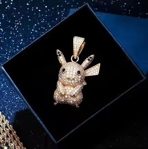 Pendentif plaqué or blanc avec pierre brillante, charme inspiré, bijoux unisexe pour un style moderne - Product Image 1