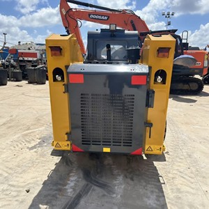 Chargeuse compacte sur pneus XC7-SR10B avec moteur diesel, capacité de 1100 kg, polyvalente, à roulement de moteur, et à rayon de braquage court pour - Product Image 5