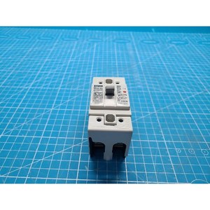 Disjoncteur différentiel Mitsubishi NV30-FA 2P2E NV30-FA 2P 5A, d'occasion, pièces d'équipement semi-conducteur de la série Legacy - Product Image 2