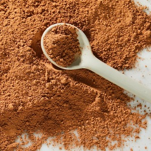 Cacao en Polvo Alcalinizado con Niveles de pH Medios, Empacado en Bolsa de Papel Kraft de 25 kg, Producido Directamente en Fábrica de Cacao en el Reino Unido - Product Image 1