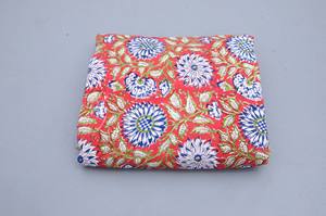 Tissu 100% coton doux et pur à imprimé floral pour vêtements - Robe indienne pour robes, rideaux, vêtements de nuit, jouets - Léger - Product Image 6