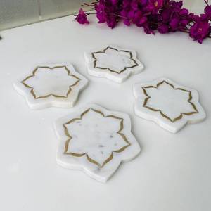 Posavasos de piedra con forma de flor y borde dorado, diseño moderno, antideslizantes, para decoración de mesa. - Product Image 1