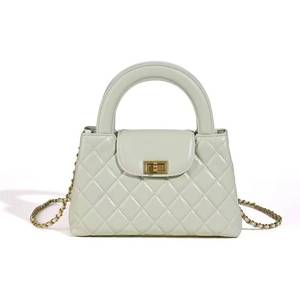 Sac fourre-tout carré de luxe pour femme en cuir véritable avec logo brodé, bandoulière chaîne, capacité jusqu'à 1L, durable - Product Image 5