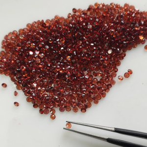 โกเมนสีแดงธรรมชาติ 2 มม. ทรงกลมเจียระไนแบบบริลเลียนท์ คุณภาพดีที่สุด พลอยเม็ดเดี่ยวสำหรับทำเครื่องประดับ - Product Image 5