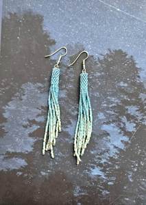 Boucles d'oreilles longues perlées faites à la main pour femmes, style bohème, vert menthe, avec franges longues, bijoux de mode, accessoire de fête - Product Image 5