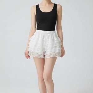 Jupe-short superposée en dentelle blanche pour femme, taille élastique, taille mi-haute, style doux, coupe régulière, respirante, en tissu Spandex et Polyester - Product Image 1