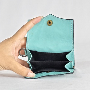 Monedero pequeño de cuero genuino con patrones de diamantes azul cielo, con correa para la muñeca, cierre de botón, bonitas carteras de diseño floral para mujer - Product Image 2