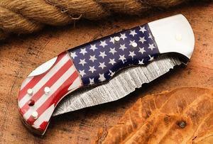 Couteau pliant artisanal en acier Damas, manche drapeau américain, bolster en laiton, couteau de poche EDC, vente en gros, fabricant - Product Image 3