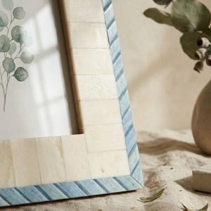 Marco de Fotos Plegable Hecho a Mano con Incrustaciones de Hueso de Pino Moderno, Borde a Rayas Azul y Blanco, Decoración para el Hogar, Mejor Precio al por Mayor - Product Image 3
