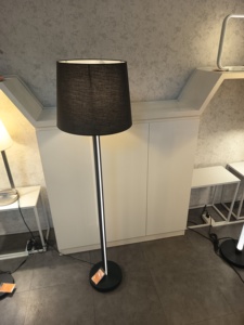 Lámpara de Pie Minimalista con Pantalla de Tela Blanca, Base de Latón, E26 LED, Luz Blanca Cálida de 2700K, Uso Residencial - Product Image 6